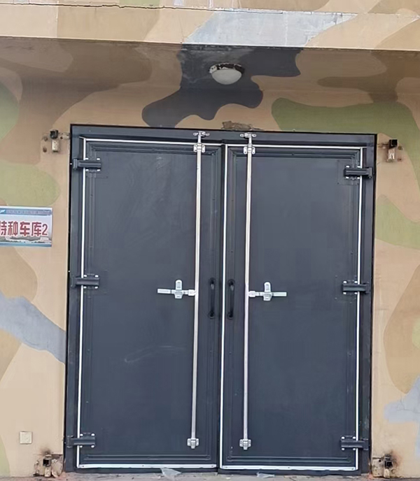 乌恰工业平开门