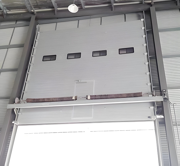 乌恰工业滑升门