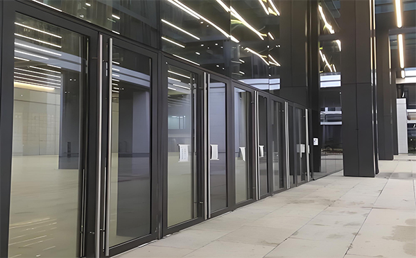 乌恰玻璃地弹门