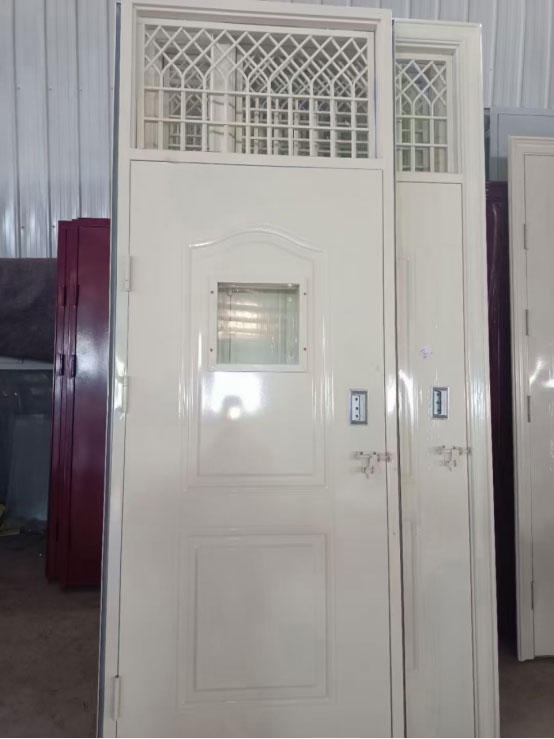 乌恰学校教室门