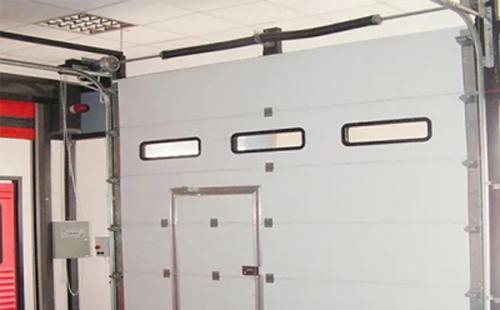 乌恰工业提升门的安装方法