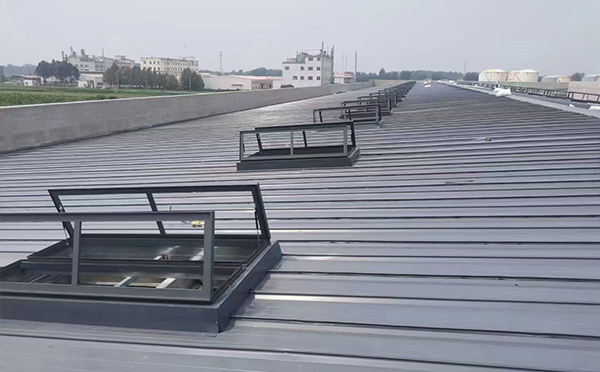 某中学室内体育馆乌恰排烟窗改造项目