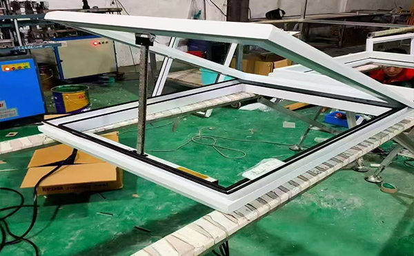 某地下车库出入口乌恰排烟窗配置工程