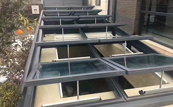 某轨道交通车辆维修车间乌恰排烟窗应用