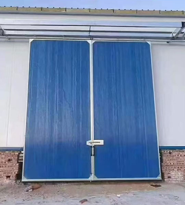 乌恰工业门在大型仓储物流通道中的应用实例