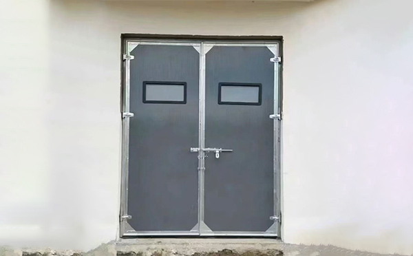 乌恰工业门在高温作业区域的运行表现